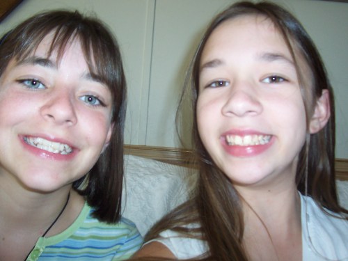 2006-08-04 Maddie n Emy